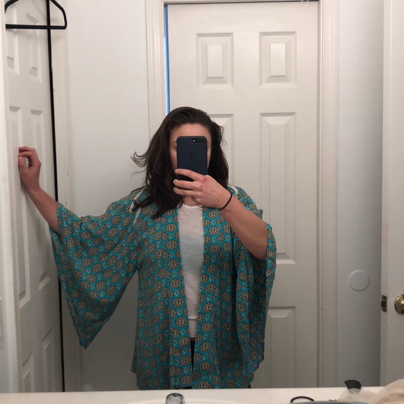 LF Patterned Kimono - Picture 3 of 3
